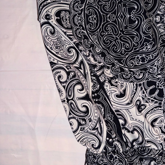 Bailey Blue | Black and White Paisley V Neck Tunic Mini Dress - Picture 4 of 9